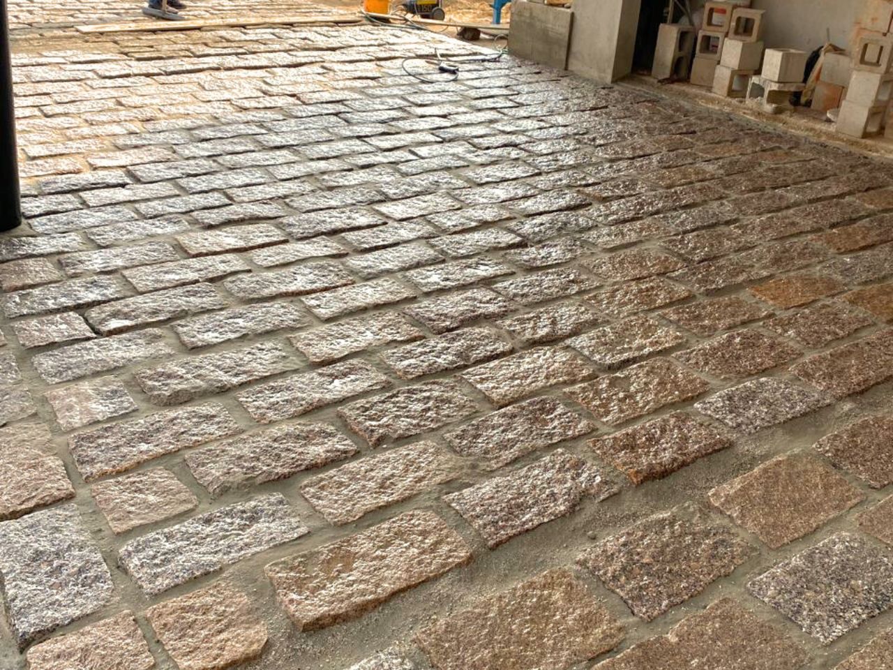 calçamento de pedras folheta